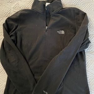 Woman’s NorthFace 1/4 zip pullover
